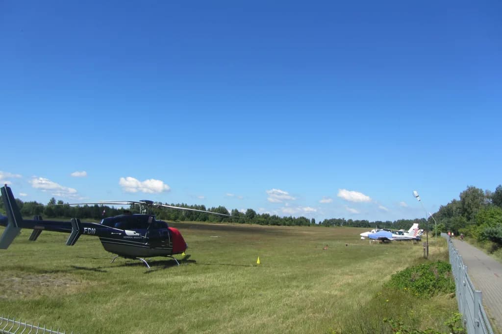 Panorama infrastruktury portu Jastarnia Airfield