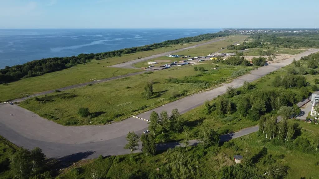 Vue aérienne de l'infrastructure de Kołobrzeg-Bagicz Airfield
