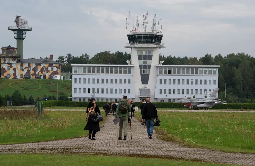 Luftaufnahme der Infrastruktur von Łask Air Base