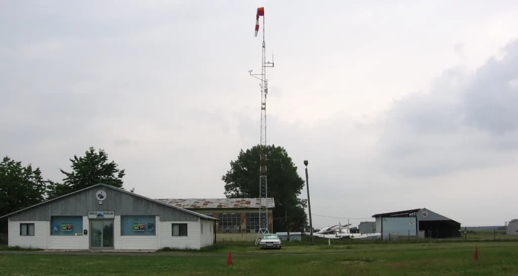 Luftaufnahme der Infrastruktur von Mirosławice Private Airfield