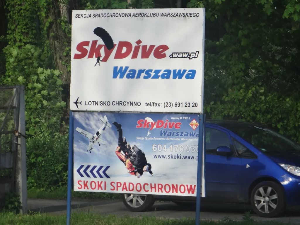 Luftaufnahme der Infrastruktur von Nasielsk-Chrcynno Airfield