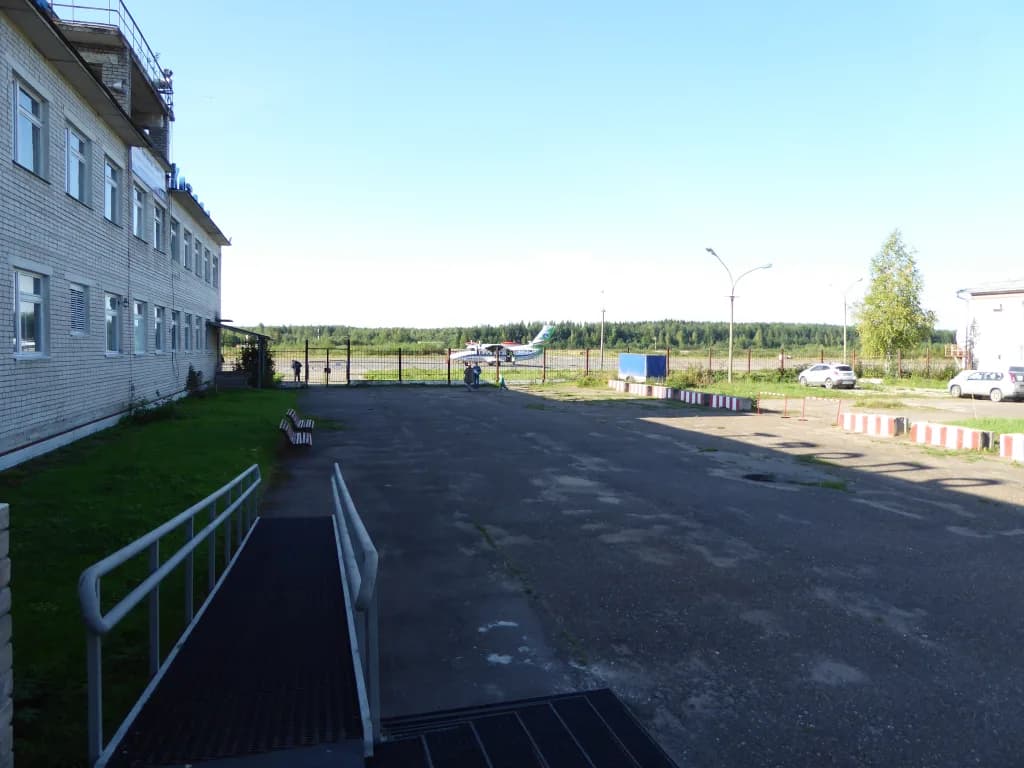 Luftaufnahme der Infrastruktur von Kotlas Airport