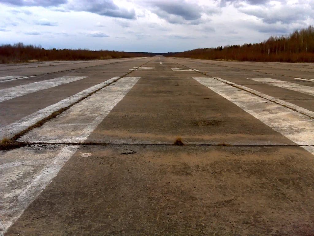 Luftaufnahme der Infrastruktur von Lakhta Naval Air Base