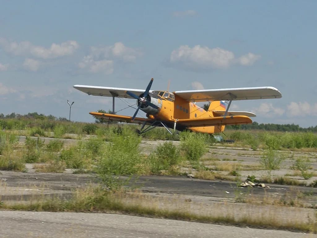 Luftaufnahme der Infrastruktur von Turlatovo Airport