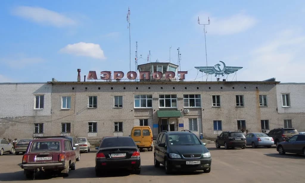 Panorama infrastruktury portu Zmeyevo Airfield