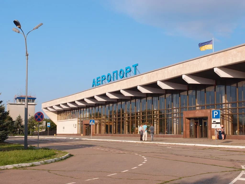 Luftaufnahme der Infrastruktur von Kherson International Airport