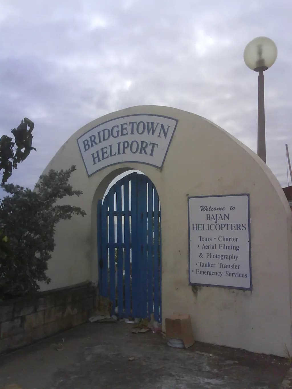 Luftaufnahme der Infrastruktur von Bridgetown Heliport