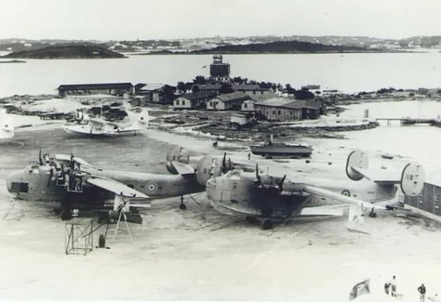 Luftaufnahme der Infrastruktur von Darrell's Island Seaplane Base