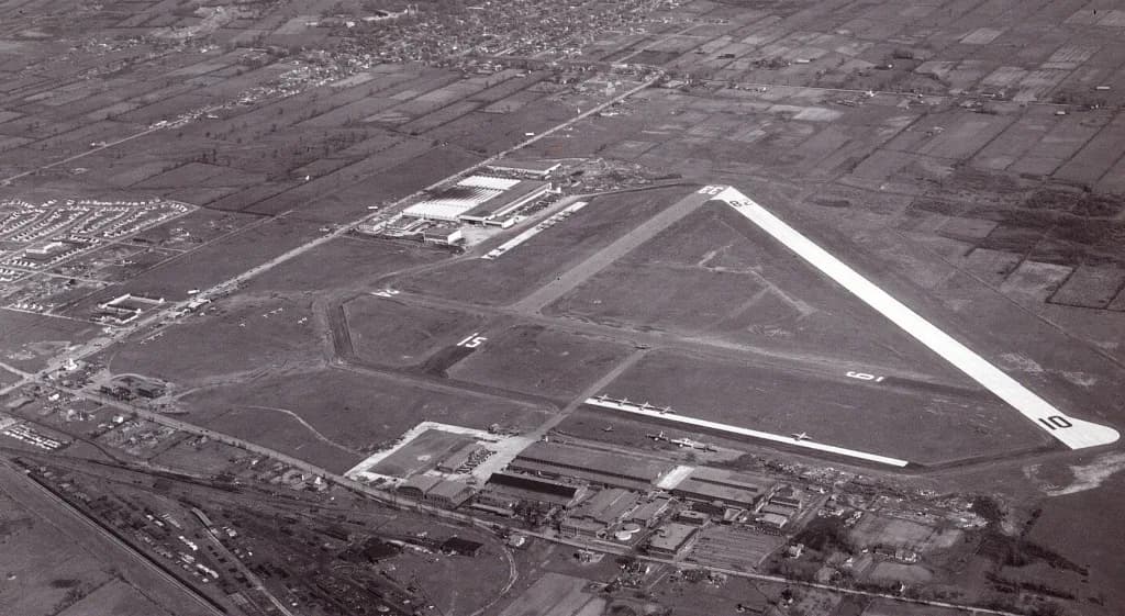 Aerial view of Cartierville Airport airport infrastructure