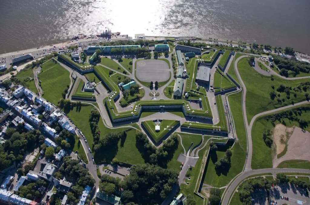 Luftaufnahme der Infrastruktur von Citadelle de Québec Heliport