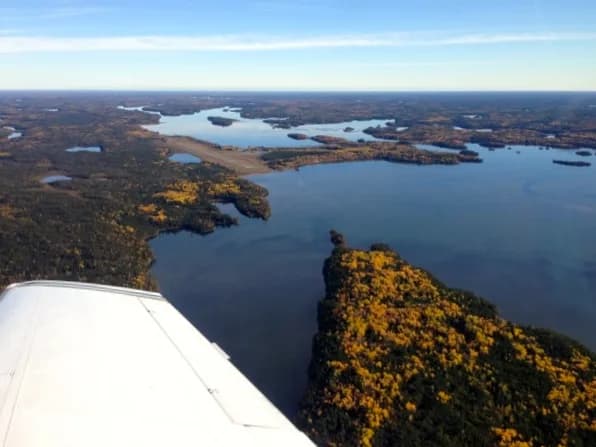 Luftaufnahme der Infrastruktur von Flin Flon Airport