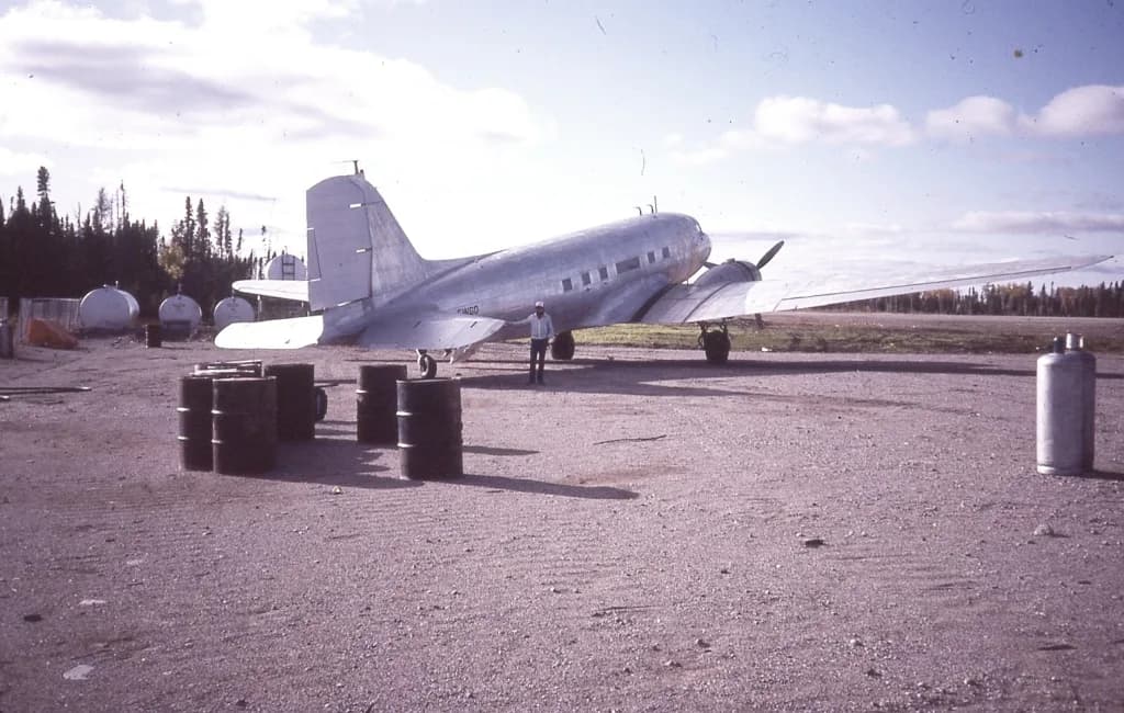 Luftaufnahme der Infrastruktur von Fort Hope Airport