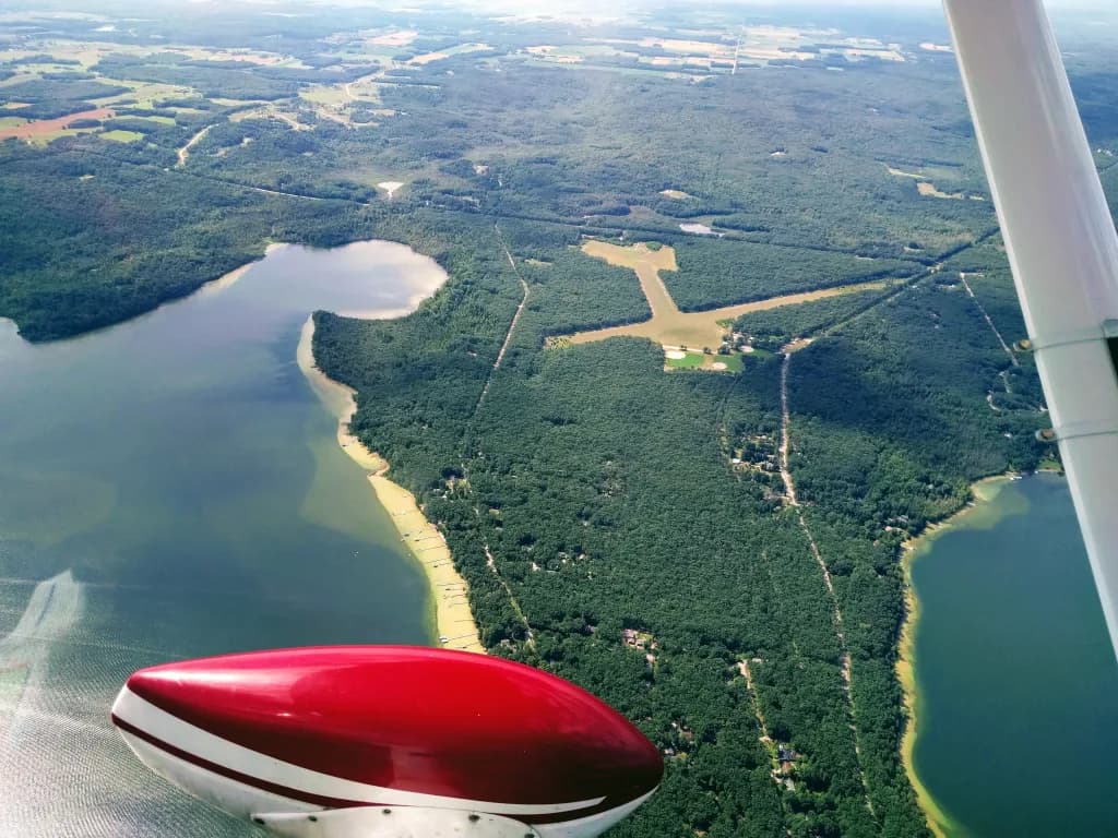 Vue aérienne de l'infrastructure de Green Lake Airport