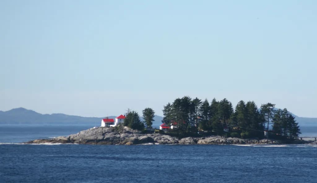Panorama infrastruktury portu Ivory Island Lightstation Helipad