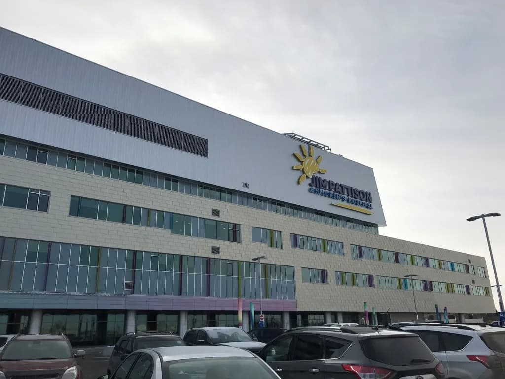Luftaufnahme der Infrastruktur von Jim Pattison Children' Hospital Helipad