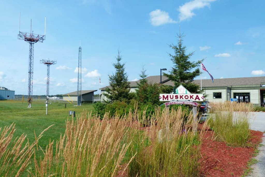 Luftaufnahme der Infrastruktur von Muskoka Airport