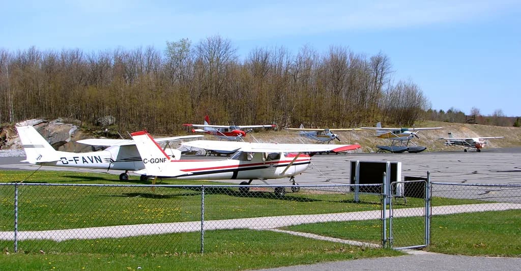 Panorama infrastruktury portu Parry Sound Area Municipal Airport