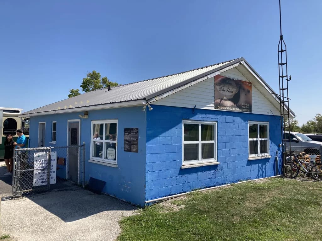 Luftaufnahme der Infrastruktur von Pelee Island Airport