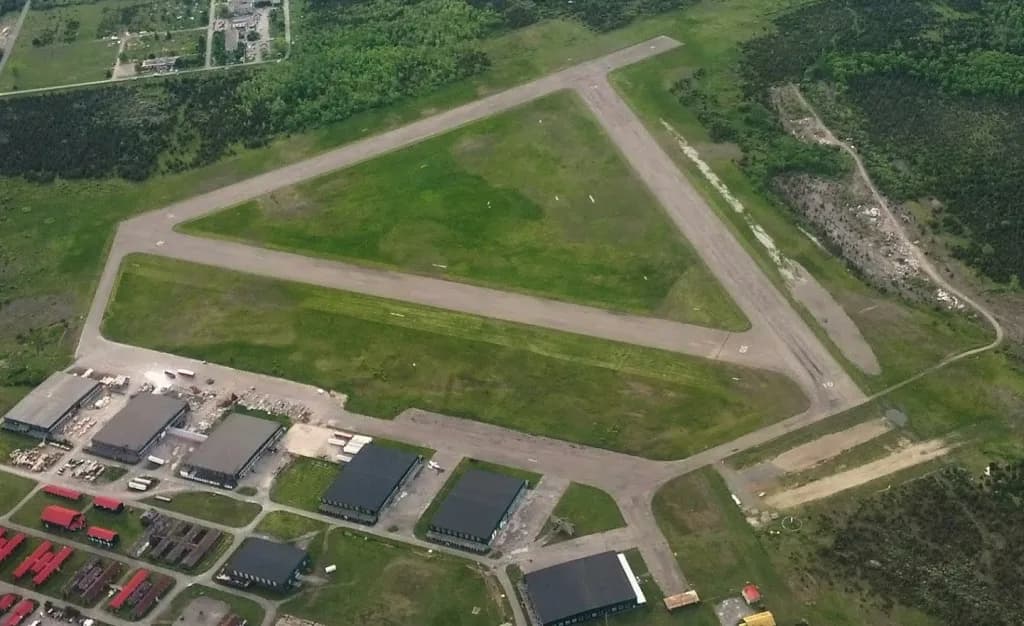 Luftaufnahme der Infrastruktur von Picton Airport