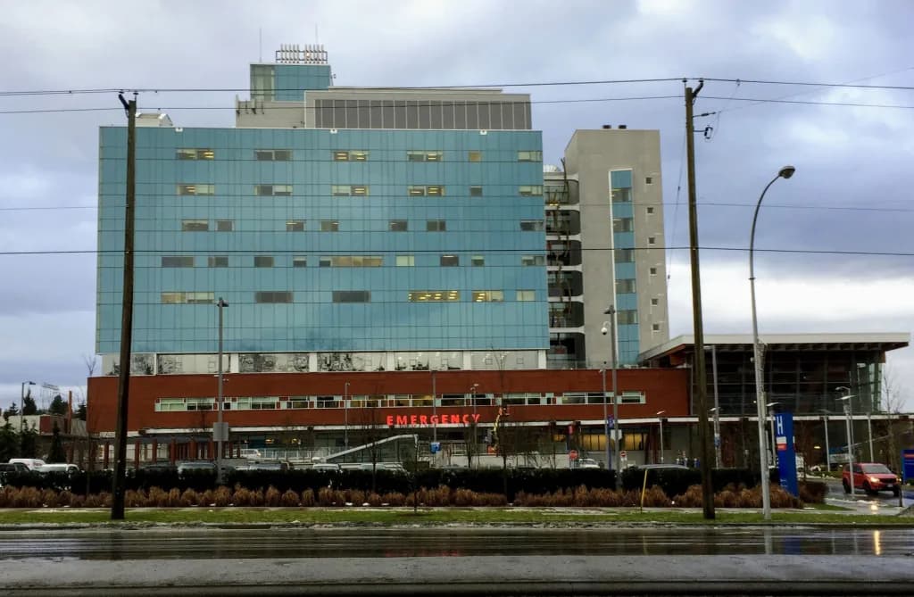 Panorama infrastruktury portu Surrey Memorial Hospital Helipad