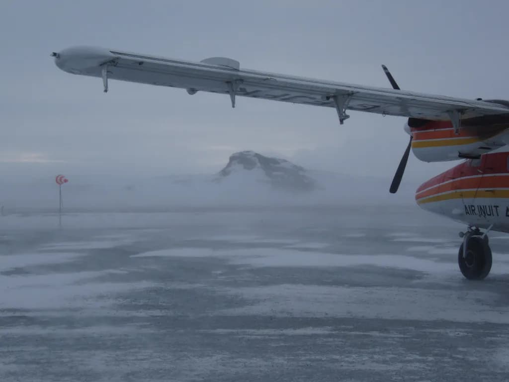Panorama infrastruktury portu Tasiujaq Airport