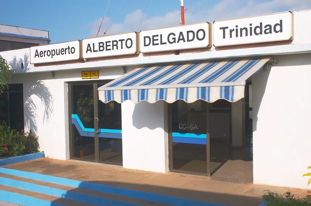 Luftaufnahme der Infrastruktur von Alberto Delgado Airport