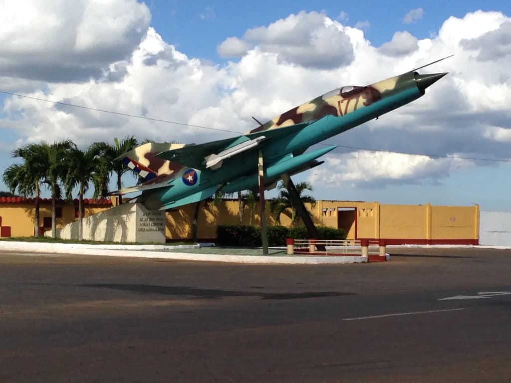 Luftaufnahme der Infrastruktur von San Antonio de los Baños Airfield