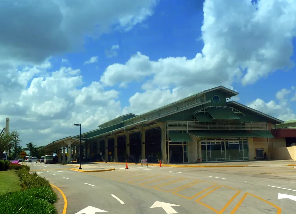 Panorama infrastruktury portu Odkryj Casa De Campo International Airport – Przewodnik po LRM
