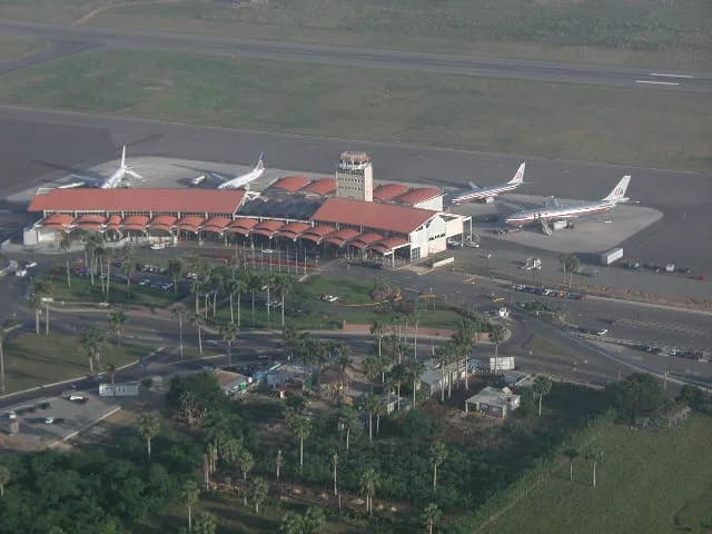 Panorama infrastruktury portu Odkryj Cibao International Airport: Przewodnik dla Podróżnych