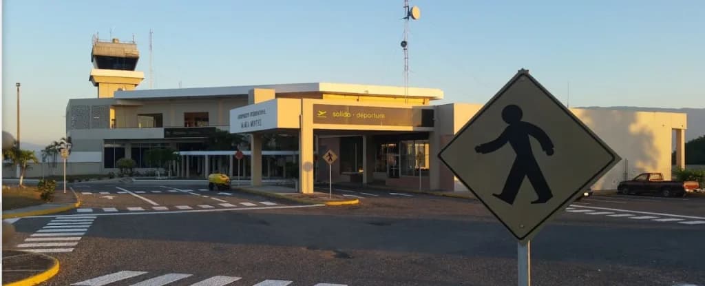 Luftaufnahme der Infrastruktur von Maria Montez International Airport