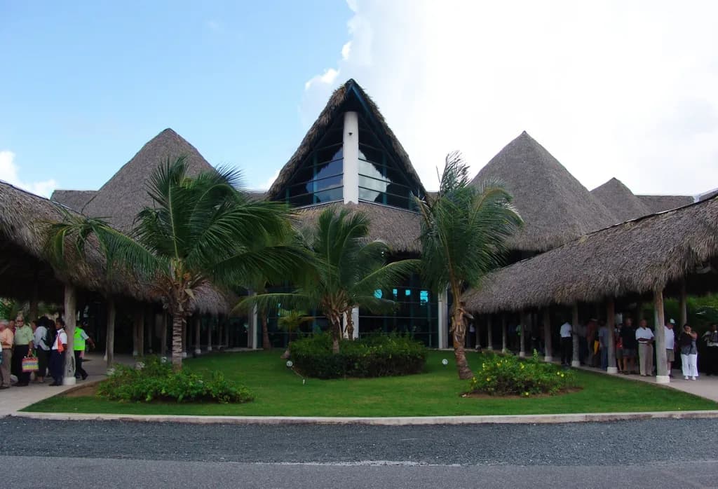 Luftaufnahme der Infrastruktur von Punta Cana International Airport