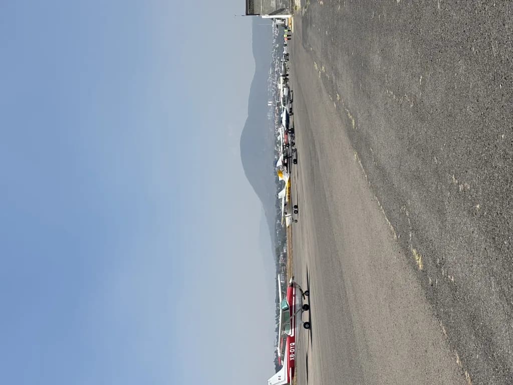 Panorama infrastruktury portu Jorge Jiménez Cantú National Airport