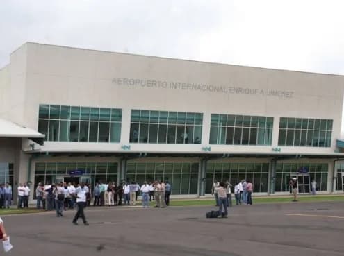 Luftaufnahme der Infrastruktur von Enrique Adolfo Jimenez Airport