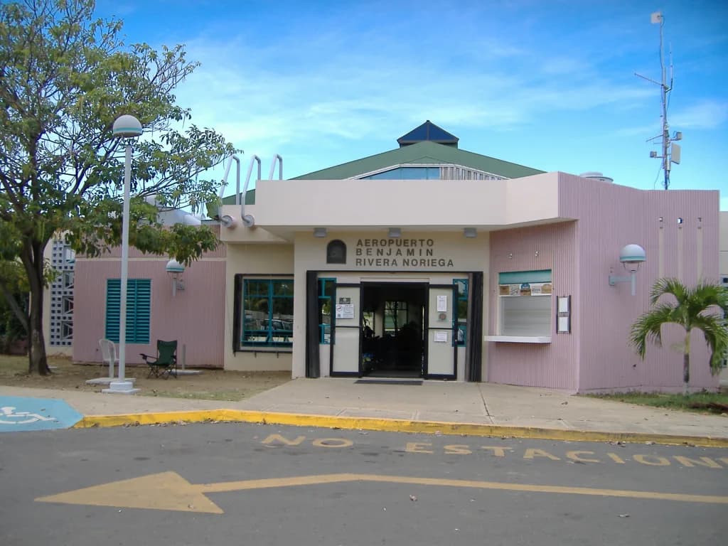 Vue aérienne de l'infrastructure de Benjamin Rivera Noriega Airport