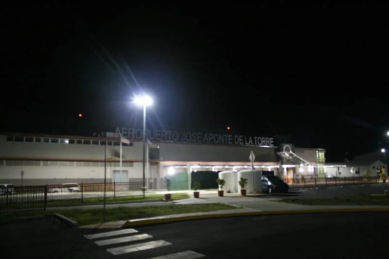 Panorama infrastruktury portu José Aponte de la Torre Airport