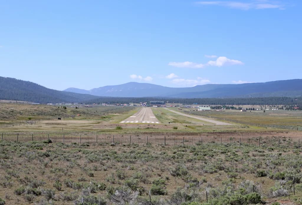 Vue aérienne de l'infrastructure de Angel Fire Airport
