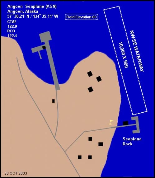 Luftaufnahme der Infrastruktur von Angoon Seaplane Base
