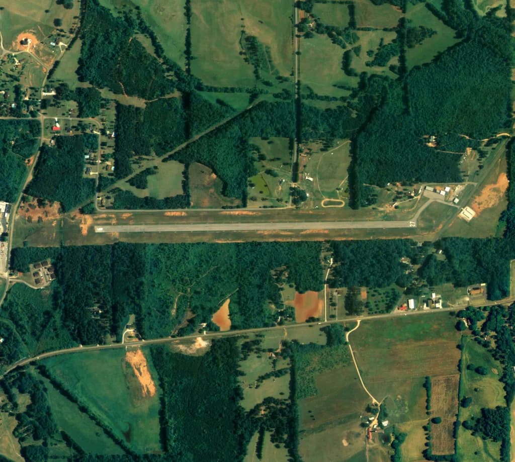 Aerial view of Ashland/Lineville Airport airport infrastructure