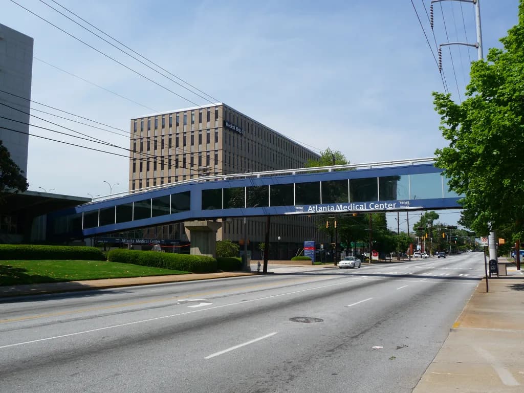 Vue aérienne de l'infrastructure de Atlanta Medical Center Heliport