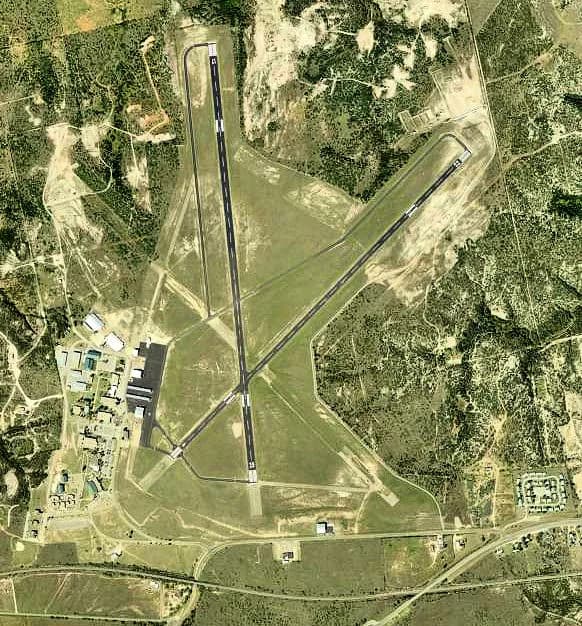 Luftaufnahme der Infrastruktur von Avenger Field