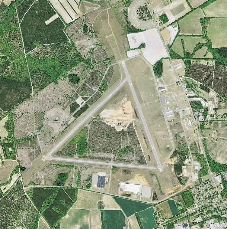 Luftaufnahme der Infrastruktur von Barnwell Regional Airport
