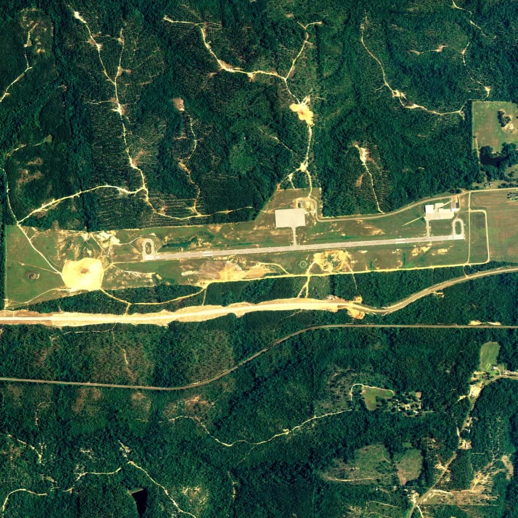 Luftaufnahme der Infrastruktur von Bay Minette Municipal Airport