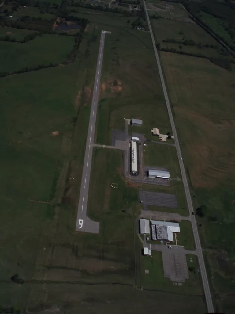 Panorama infrastruktury portu Booneville Municipal Airport