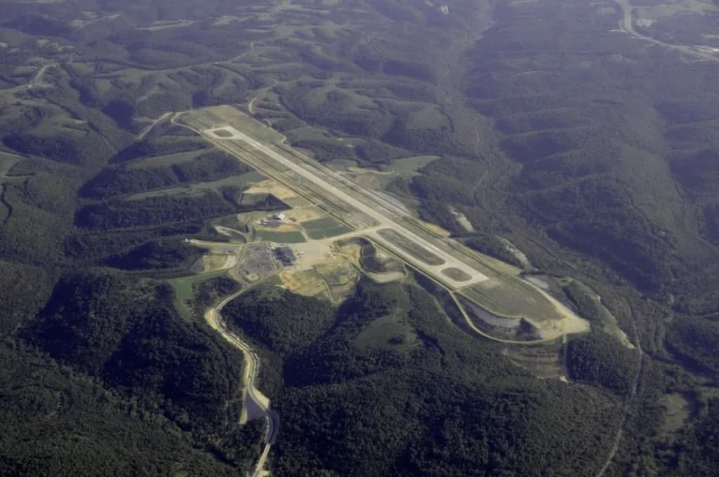 Luftaufnahme der Infrastruktur von Branson Airport