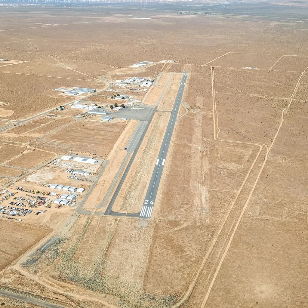 Luftaufnahme der Infrastruktur von California City Municipal Airport