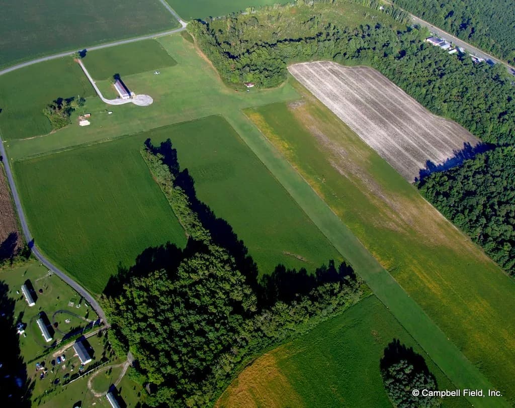 Luftaufnahme der Infrastruktur von Campbell Field