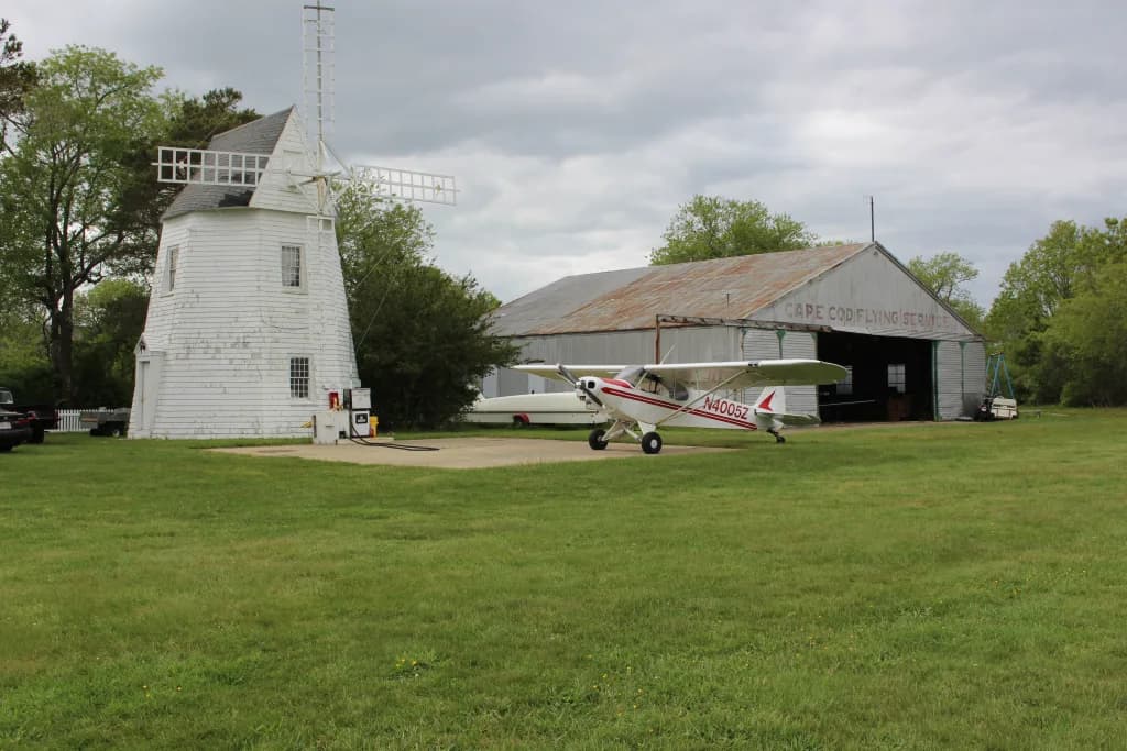 Panorama infrastruktury portu Cape Cod Airport