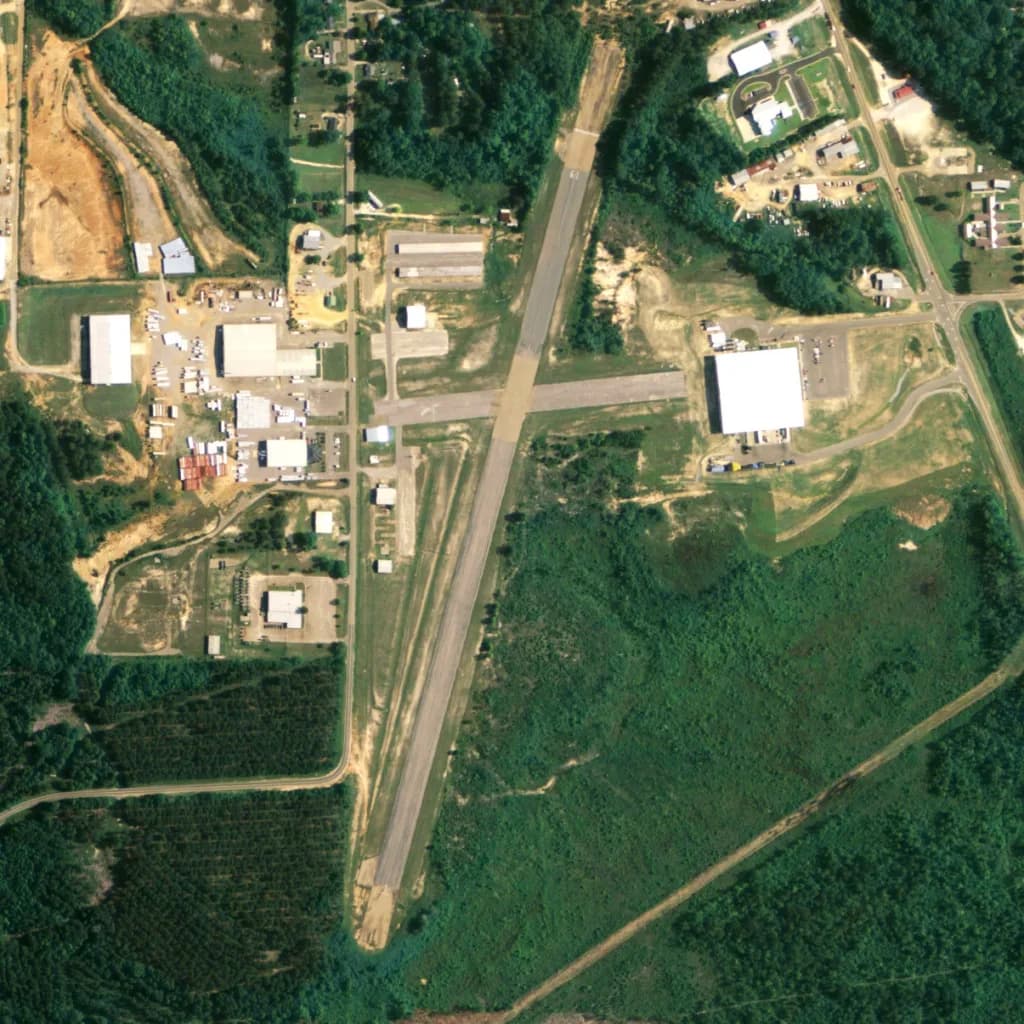 Luftaufnahme der Infrastruktur von Carl Folsom Airport