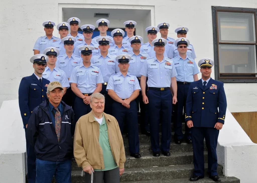 Luftaufnahme der Infrastruktur von Casco Cove Coast Guard Station