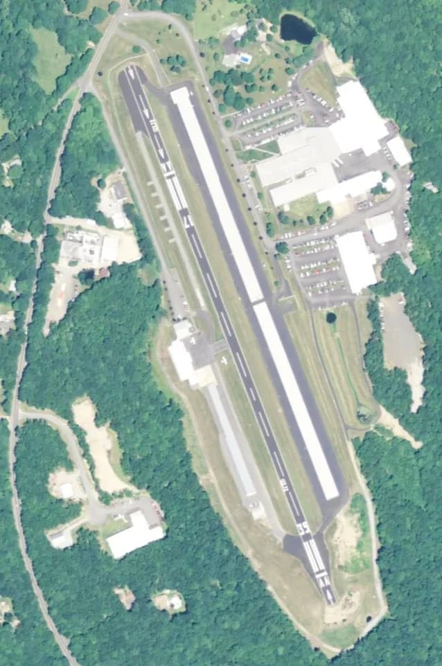 Luftaufnahme der Infrastruktur von Chester Airport
